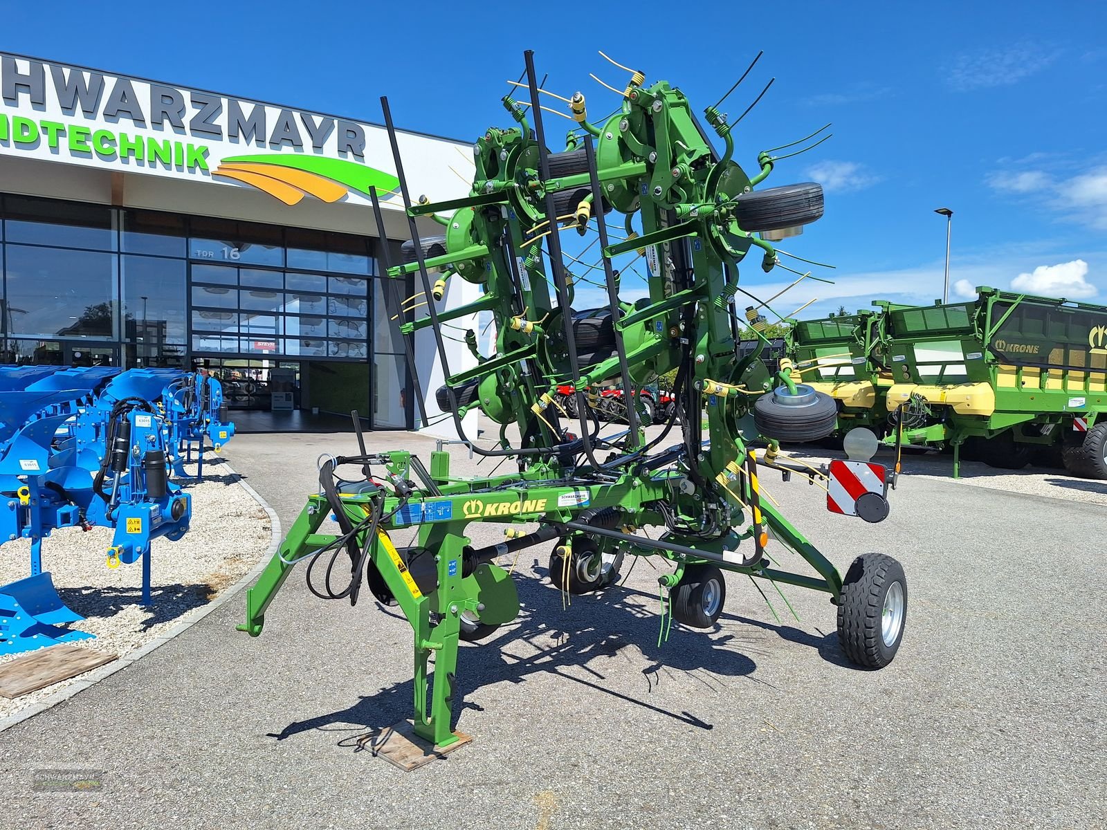 Kreiselheuer of the type Krone Vendro T 1020, Neumaschine in Aurolzmünster (Picture 2)