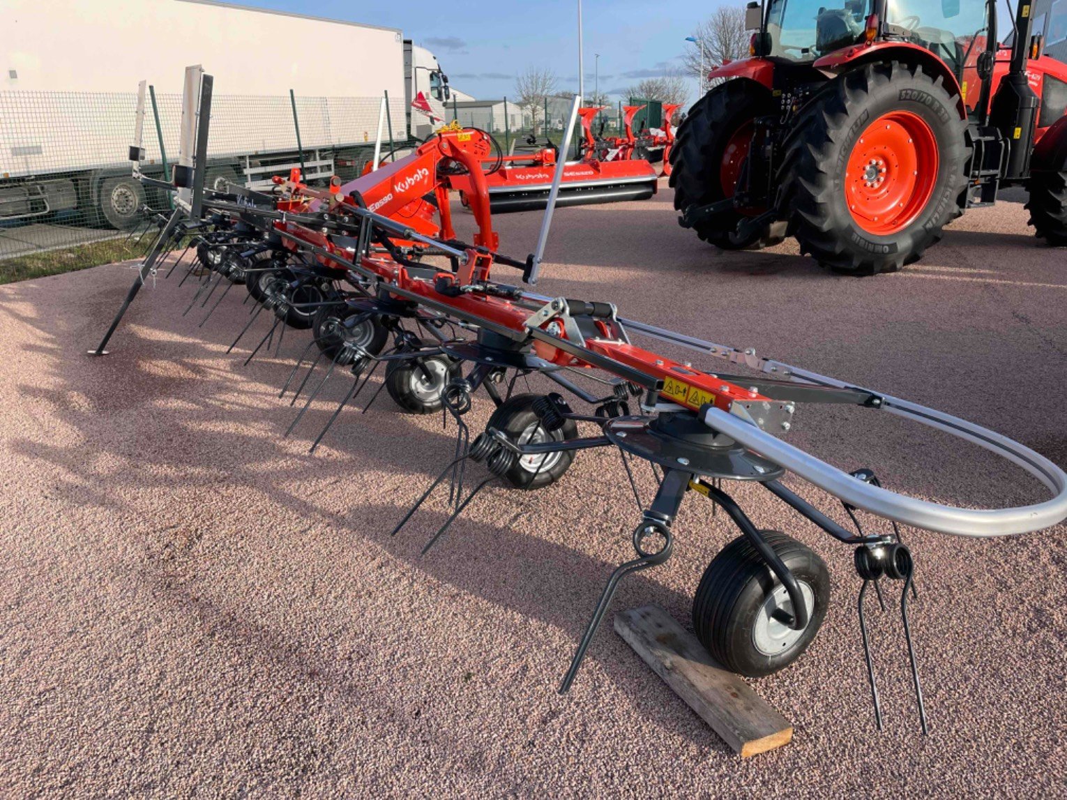 Kreiselheuer Türe ait Kubota Faneuse TE8590 Kubota, Gebrauchtmaschine içinde LA SOUTERRAINE (resim 2)