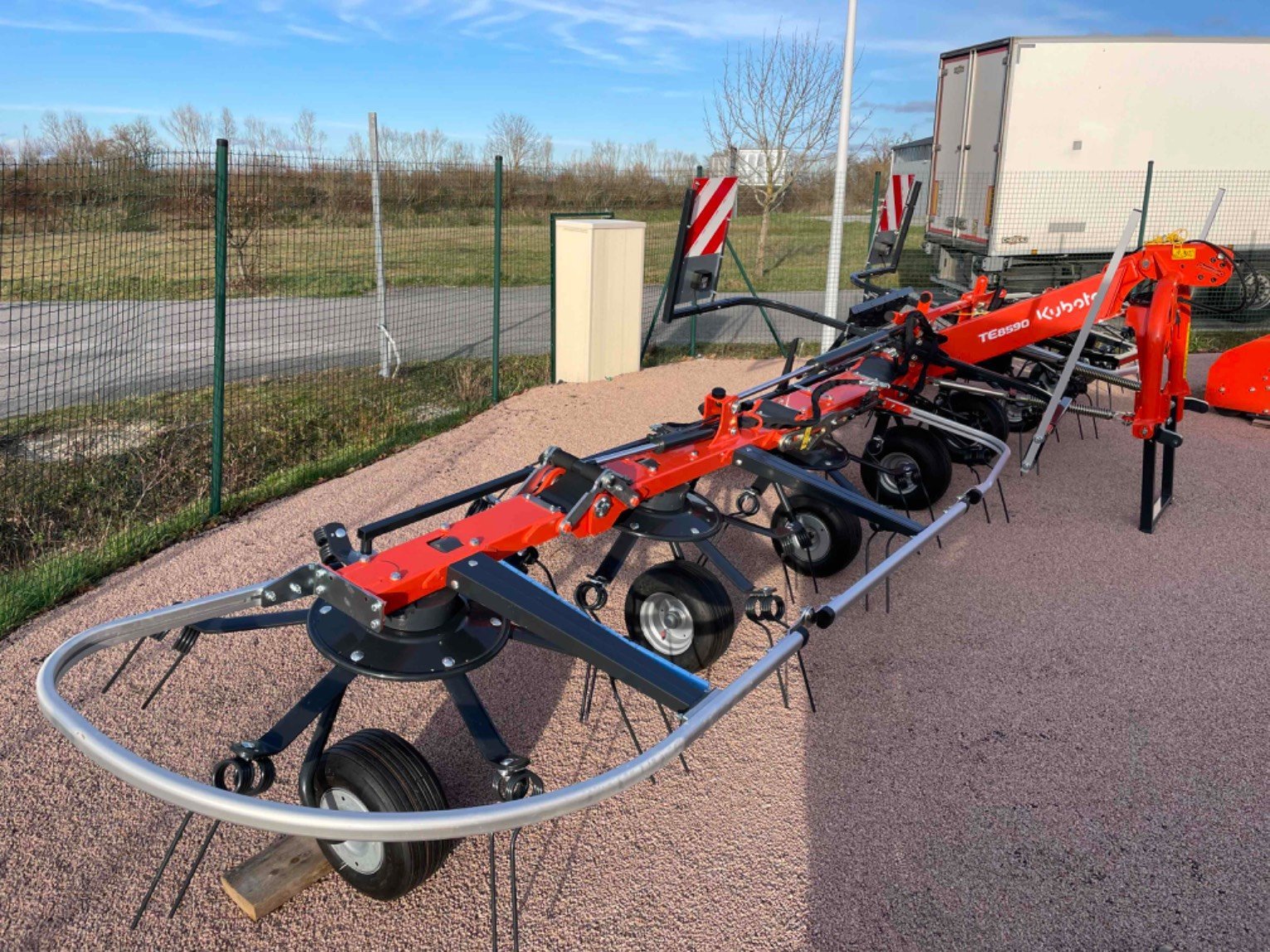 Kreiselheuer Türe ait Kubota Faneuse TE8590 Kubota, Gebrauchtmaschine içinde LA SOUTERRAINE (resim 3)