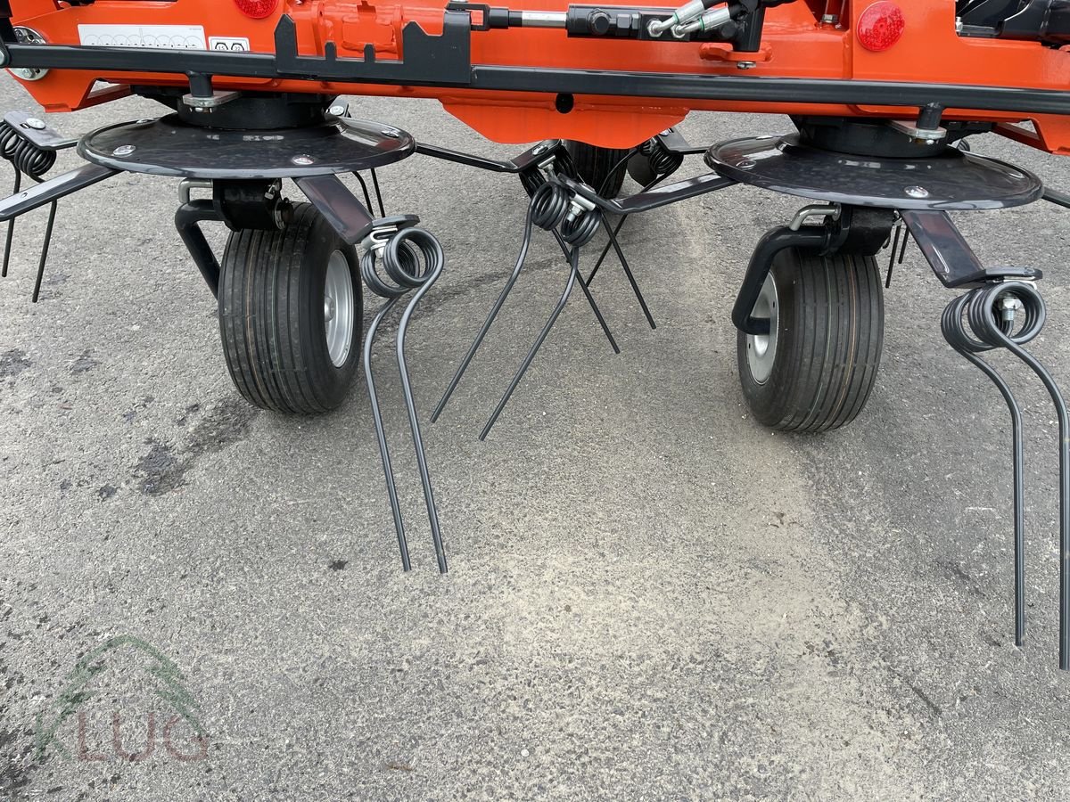 Kreiselheuer des Typs Kubota TE8080 8-Kreisler, Neumaschine in Pirching am Traubenberg (Bild 28)