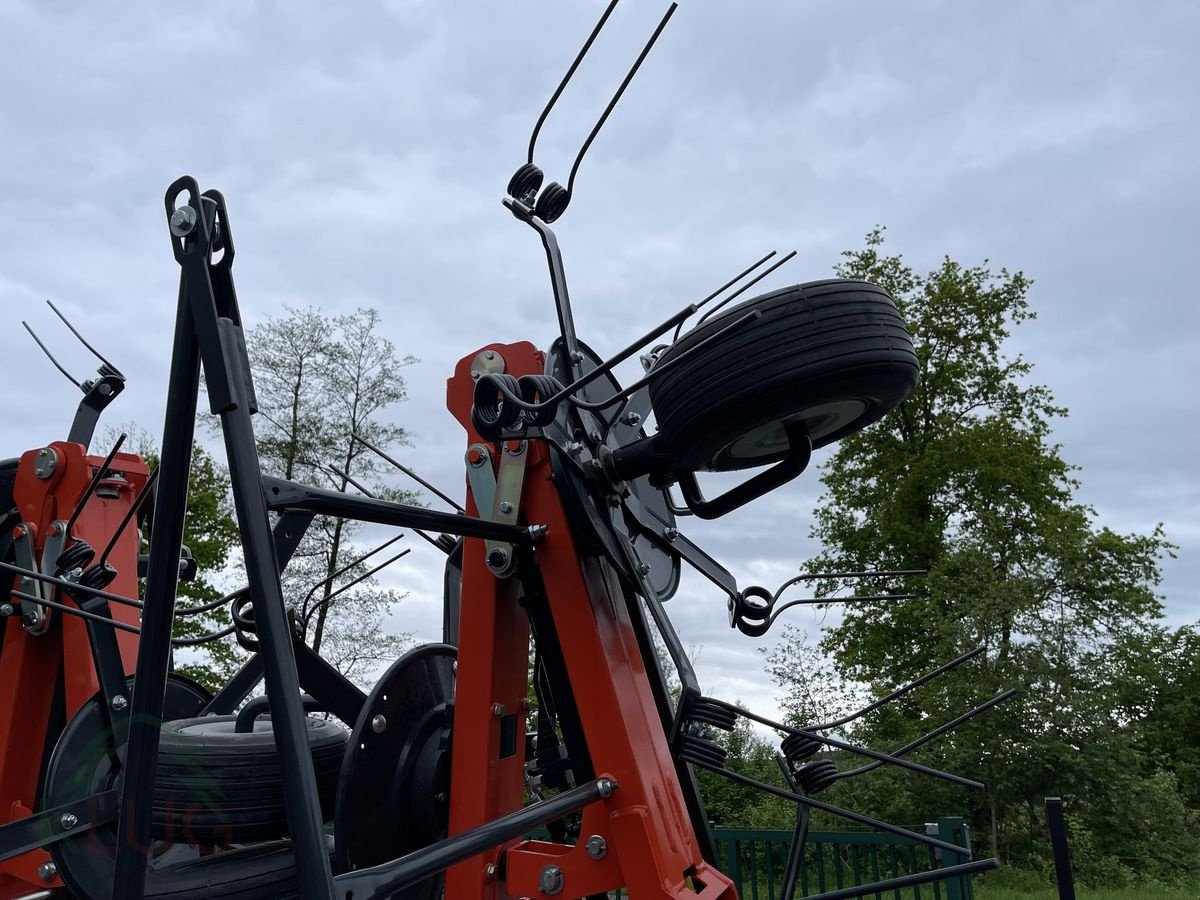 Kreiselheuer des Typs Kubota TE8080 8-Kreisler, Neumaschine in Pirching am Traubenberg (Bild 25)