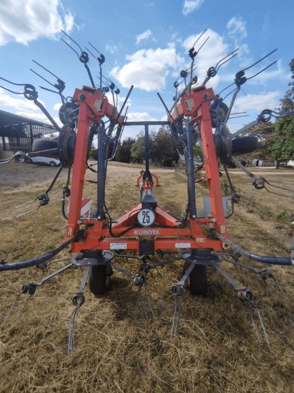 Kreiselheuer des Typs Kubota TE8511C, Gebrauchtmaschine in COGNAC LA FORET (Bild 2)