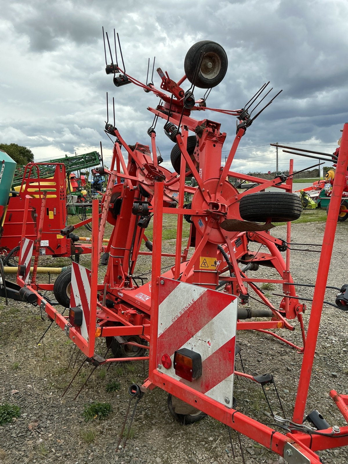 Kreiselheuer typu Kuhn FANEUSE GF 7802, Gebrauchtmaschine v ST CLEMENT DE LA PLACE (Obrázek 5)