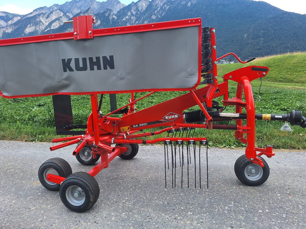 Kreiselheuer Türe ait Kuhn GA 3901 Schwader, Neumaschine içinde Chur (resim 3)