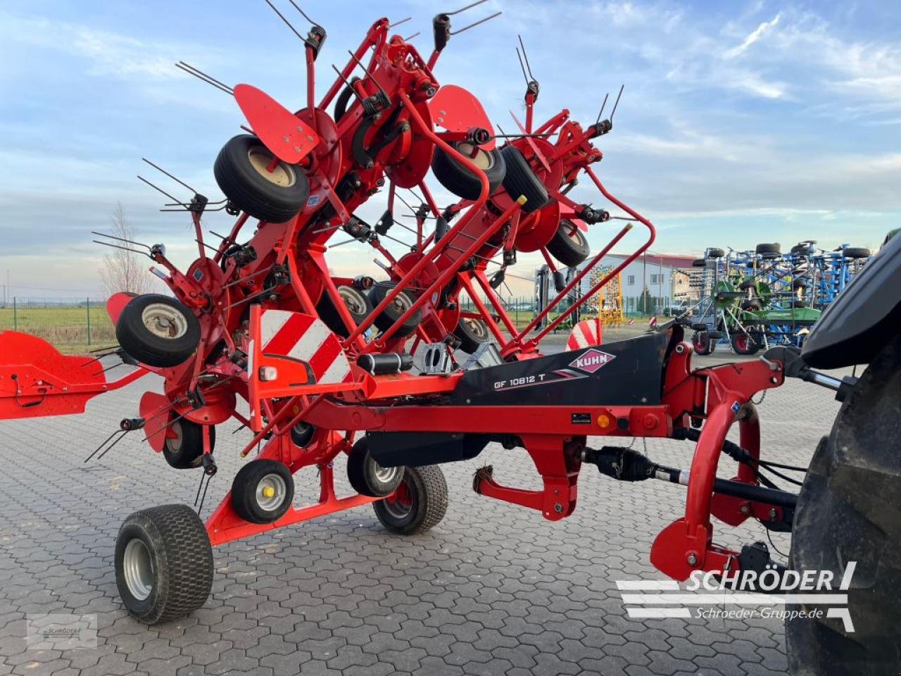 Kreiselheuer des Typs Kuhn GF 10812 T, Gebrauchtmaschine in Leizen (Bild 2)