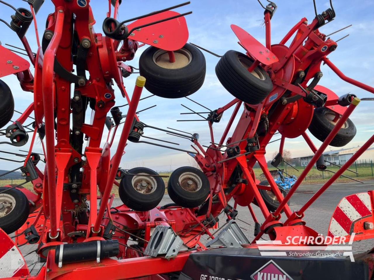 Kreiselheuer des Typs Kuhn GF 10812 T, Gebrauchtmaschine in Leizen (Bild 4)