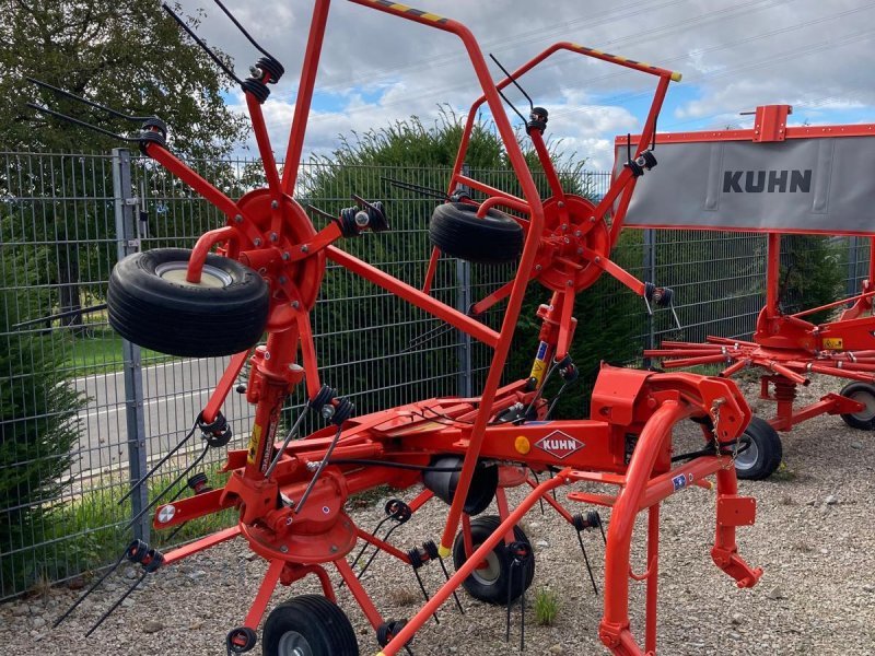 Kreiselheuer of the type Kuhn GF 422, Neumaschine in Kandern-Tannenkirch (Picture 3)