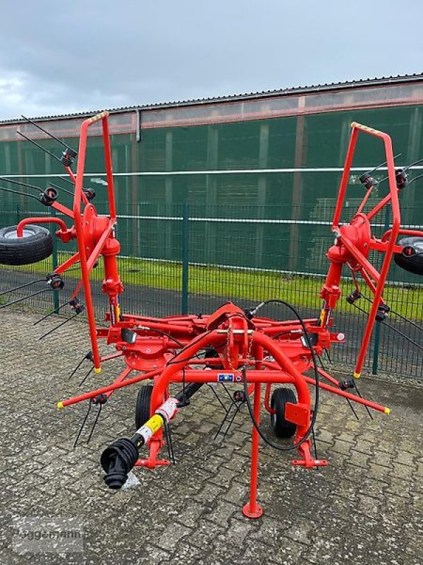 Kreiselheuer des Typs Kuhn GF 422, Neumaschine in Bad Iburg - Sentrup (Bild 1)