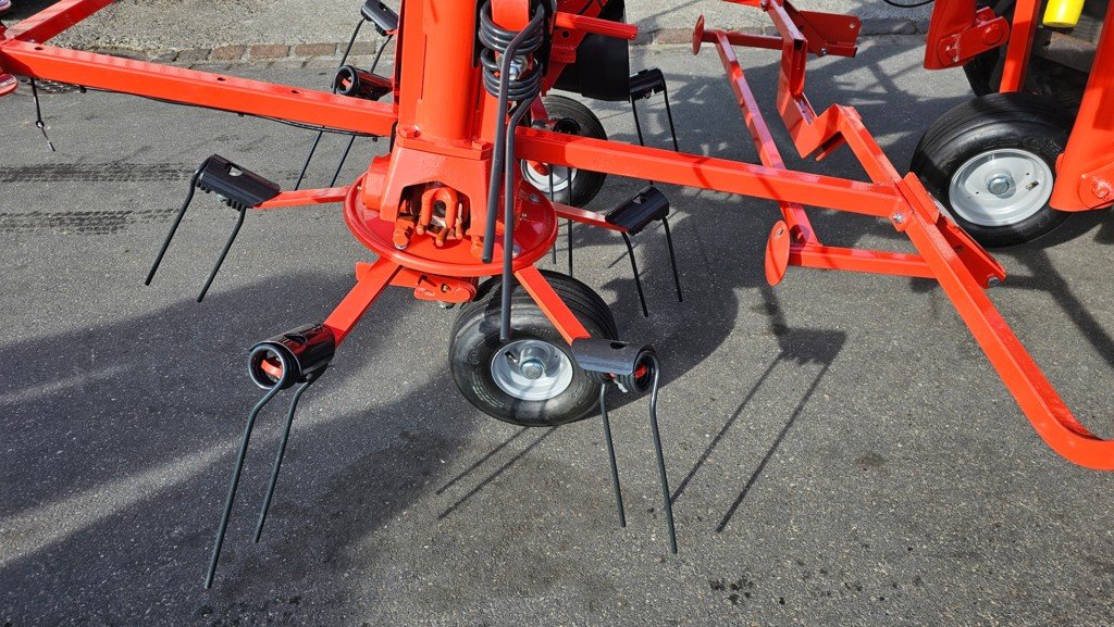 Kreiselheuer of the type Kuhn GF 582, Neumaschine in Altendorf (Picture 4)