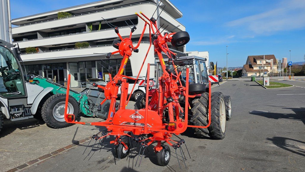 Kreiselheuer of the type Kuhn GF 582, Neumaschine in Altendorf (Picture 1)