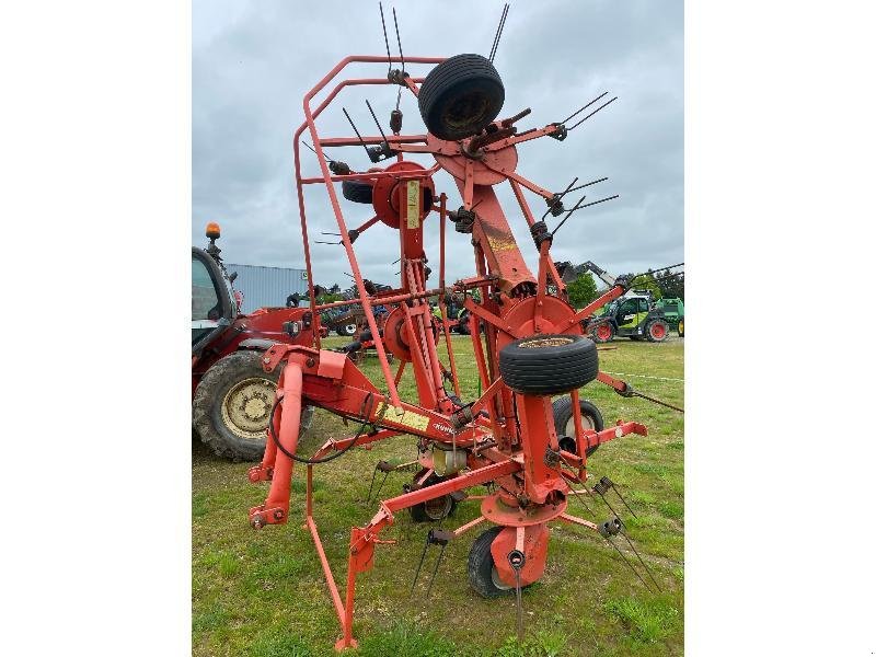 Kuhn GF 6502, Gebrauchtmaschine, Baujahr: 2009 (Bild 1) Kreiselheuer des Typs Kuhn GF 6502, Gebrauchtmaschine in LE PONT CHRETIEN (Bild 1)