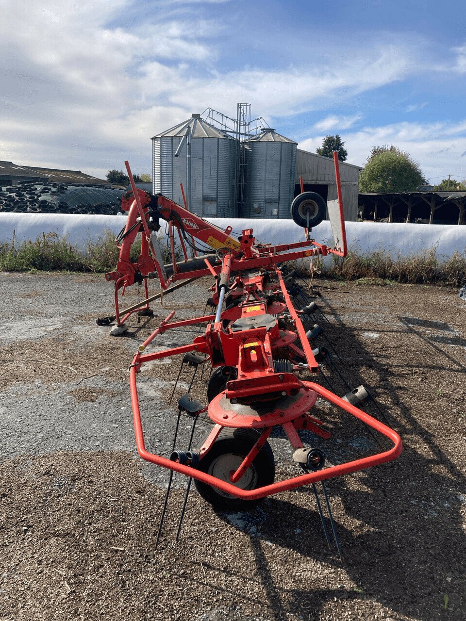 Kreiselheuer des Typs Kuhn GF 7902, Gebrauchtmaschine in ST CLEMENT DE LA PLACE (Bild 4)