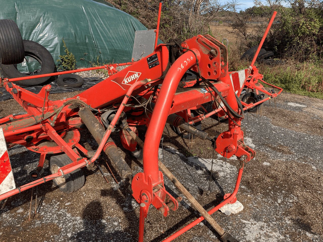 Kreiselheuer des Typs Kuhn GF 7902, Gebrauchtmaschine in ST CLEMENT DE LA PLACE (Bild 2)