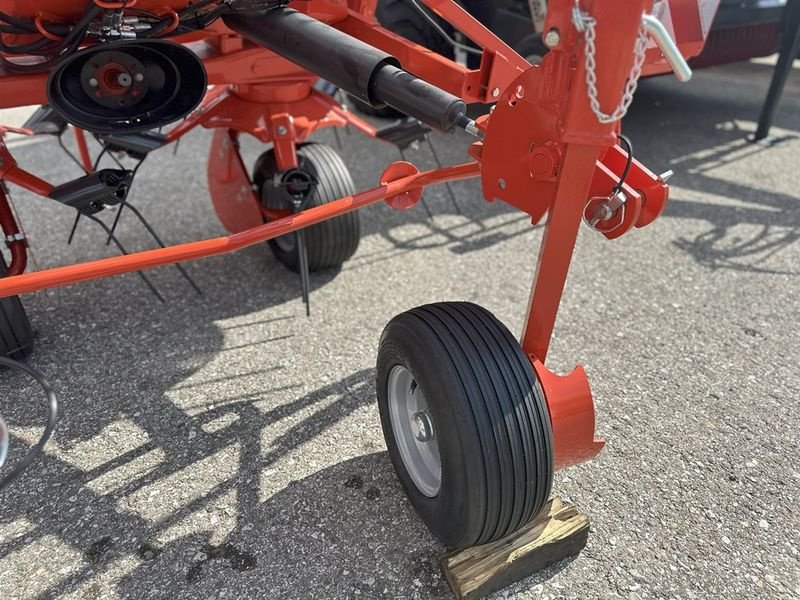 Kreiselheuer Türe ait Kuhn GF 7903 Kreiselheuer, Neumaschine içinde St. Marienkirchen (resim 7)