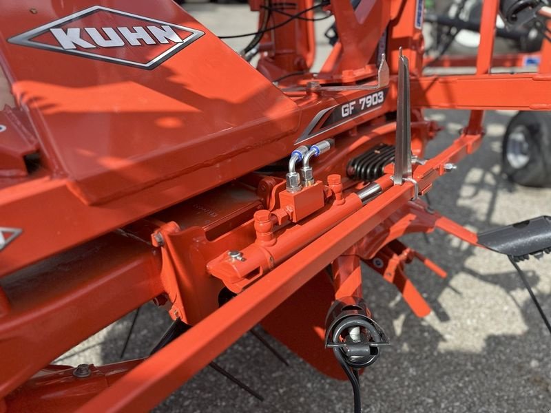 Kreiselheuer Türe ait Kuhn GF 7903 Kreiselheuer, Neumaschine içinde St. Marienkirchen (resim 9)