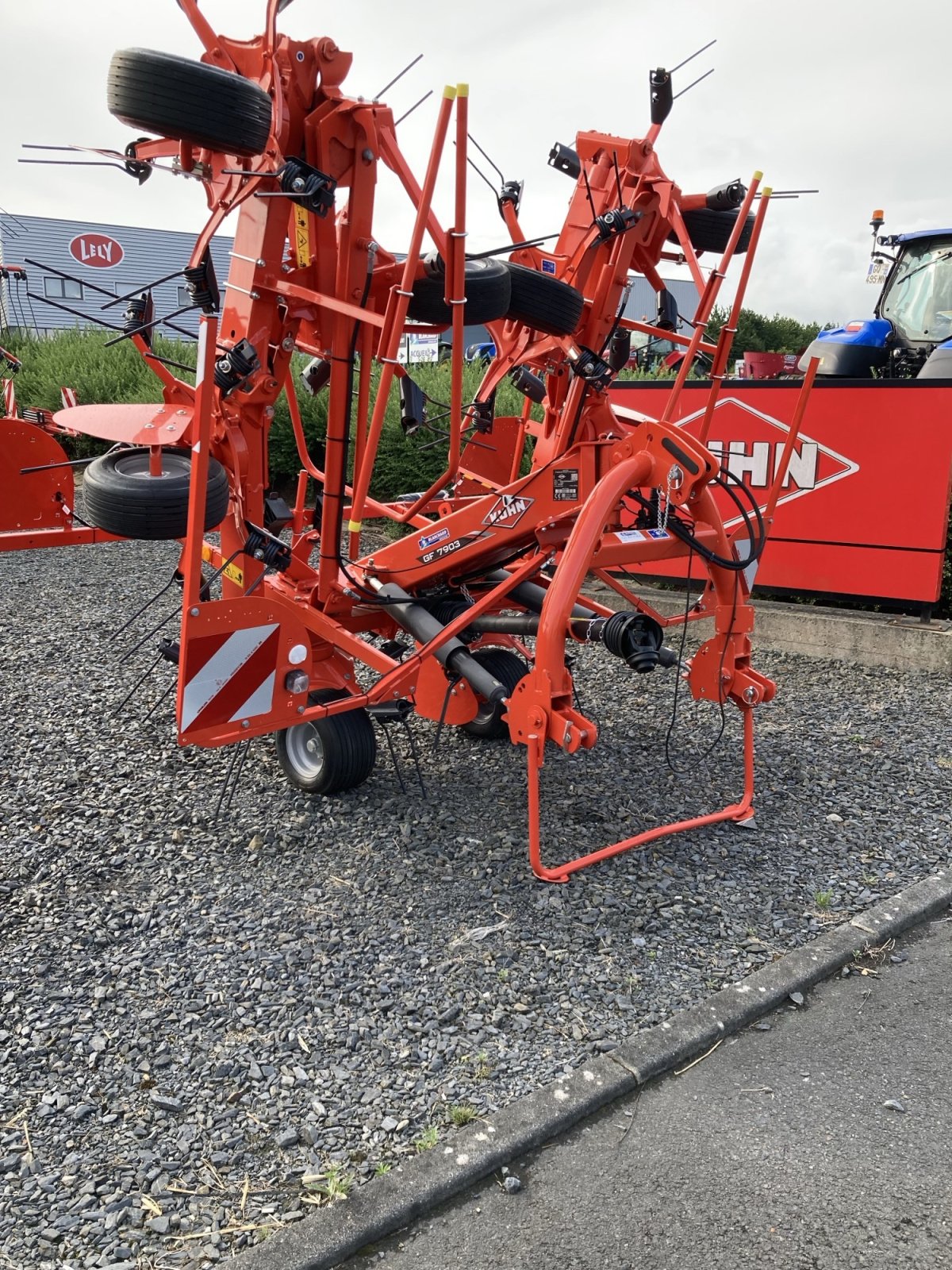 Kreiselheuer typu Kuhn GF 7903, Gebrauchtmaschine v CONDE SUR VIRE (Obrázek 1)