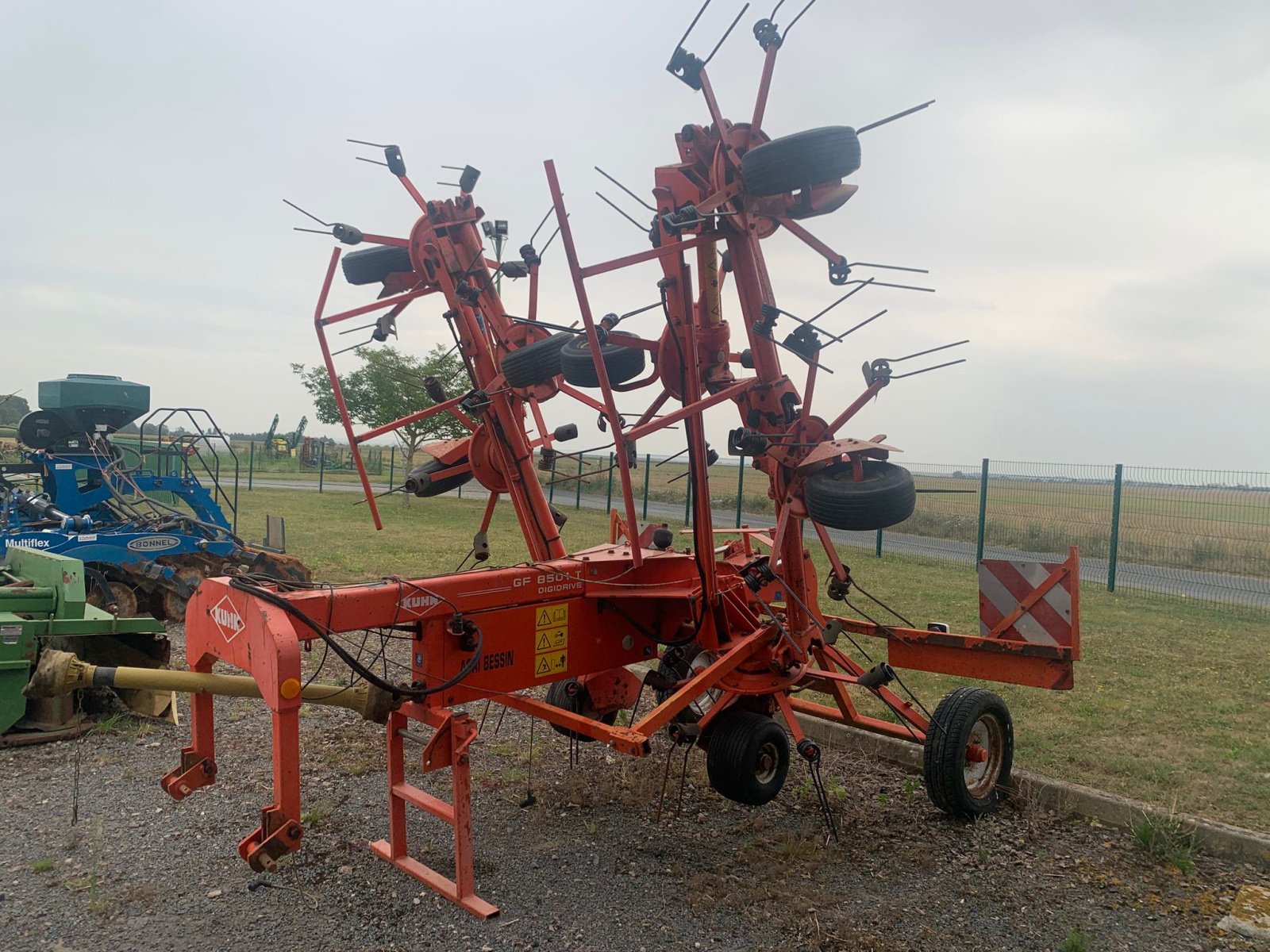 Kreiselheuer typu Kuhn GF 8501 MH, Gebrauchtmaschine v CINTHEAUX (Obrázek 5)