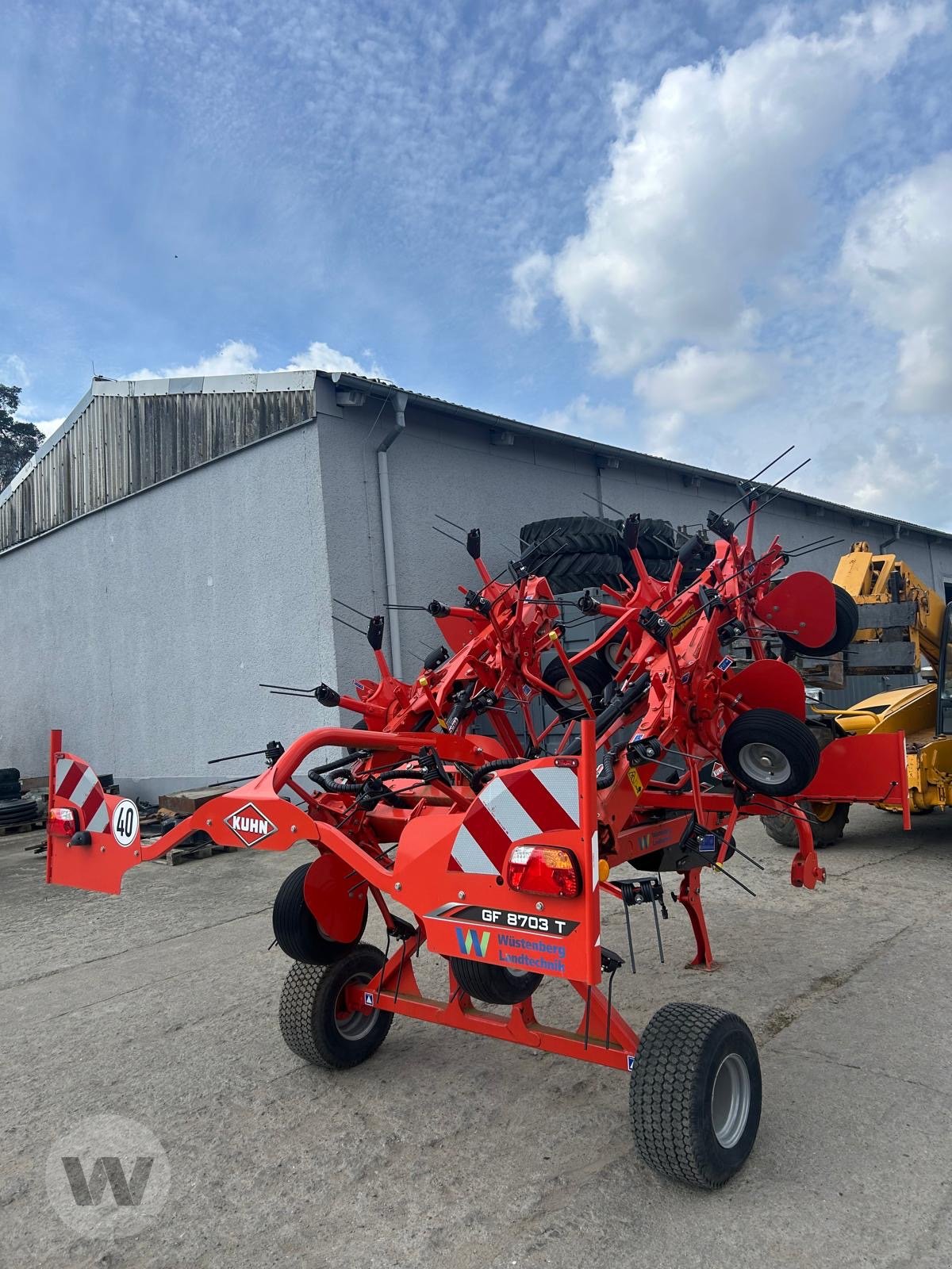 Kreiselheuer des Typs Kuhn GF 8703, Neumaschine in Dedelow (Bild 3)