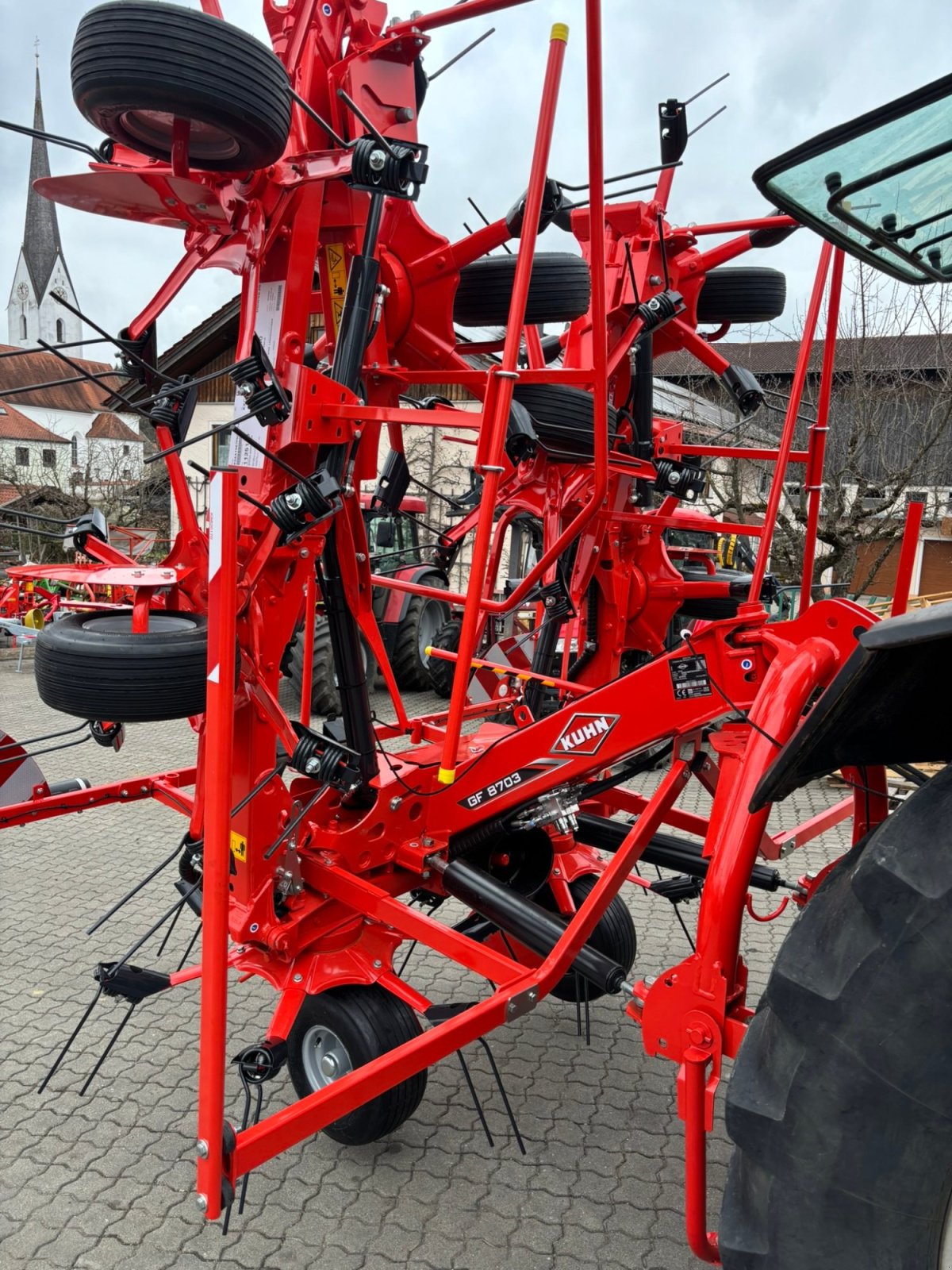 Kreiselheuer des Typs Kuhn GF 8703, Neumaschine in Amerang (Bild 2)