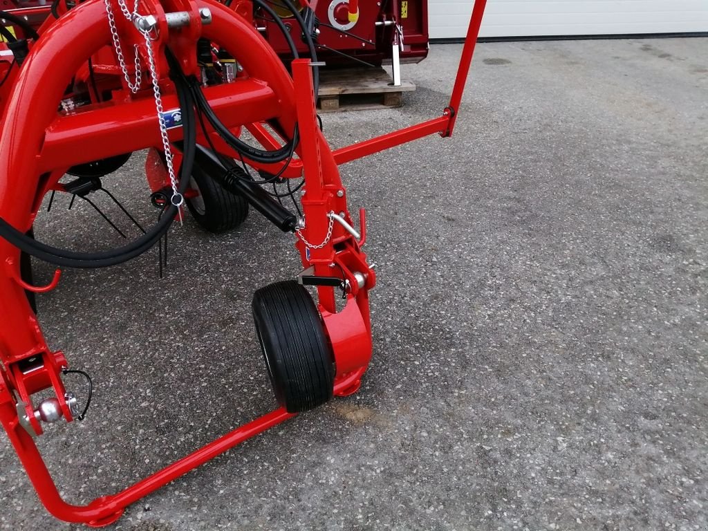 Kreiselheuer of the type Kuhn GF 8703, Neumaschine in Grünbach (Picture 11)