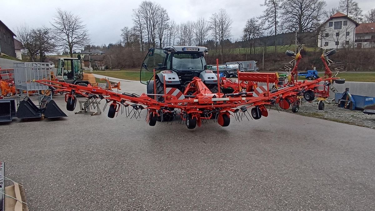 Kreiselheuer of the type Kuhn GF 8703, Neumaschine in Grünbach (Picture 10)