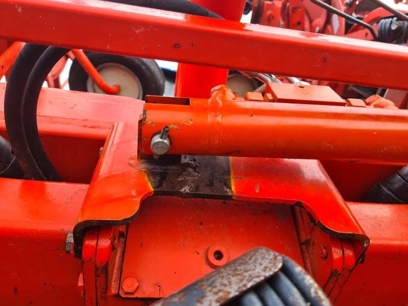 Kreiselheuer типа Kuhn GF10812T, Gebrauchtmaschine в BRAY en Val (Фотография 11)