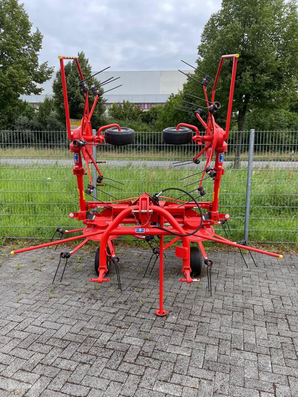 Kreiselheuer of the type Kuhn GF502, Neumaschine in Eslohe–Bremke (Picture 1)