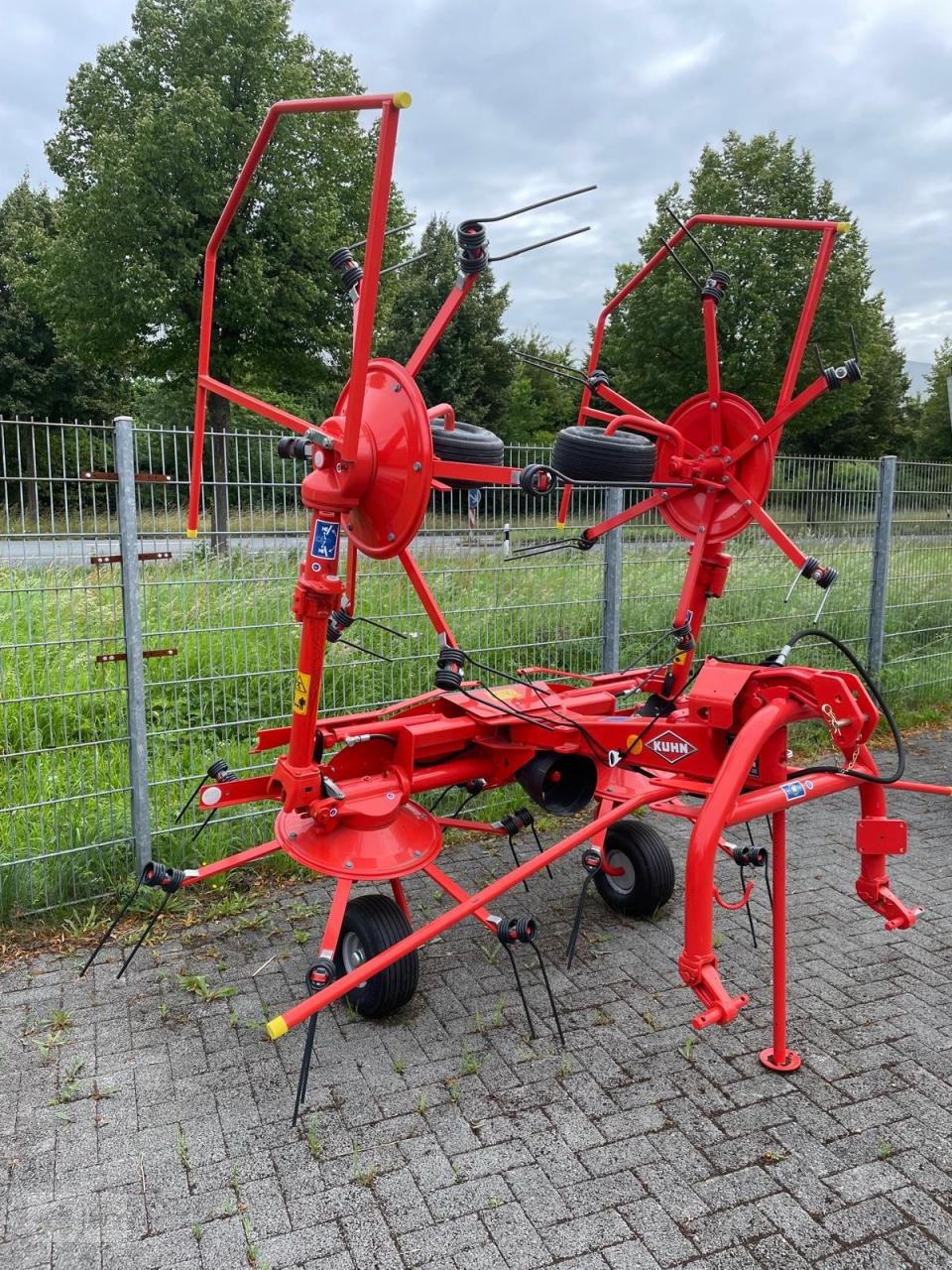 Kreiselheuer of the type Kuhn GF502, Neumaschine in Eslohe–Bremke (Picture 3)