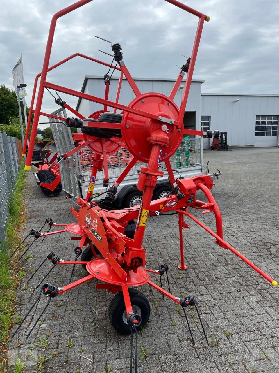 Kreiselheuer of the type Kuhn GF502, Neumaschine in Eslohe–Bremke (Picture 4)