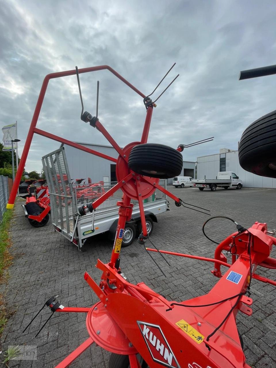 Kreiselheuer of the type Kuhn GF502, Neumaschine in Eslohe–Bremke (Picture 5)