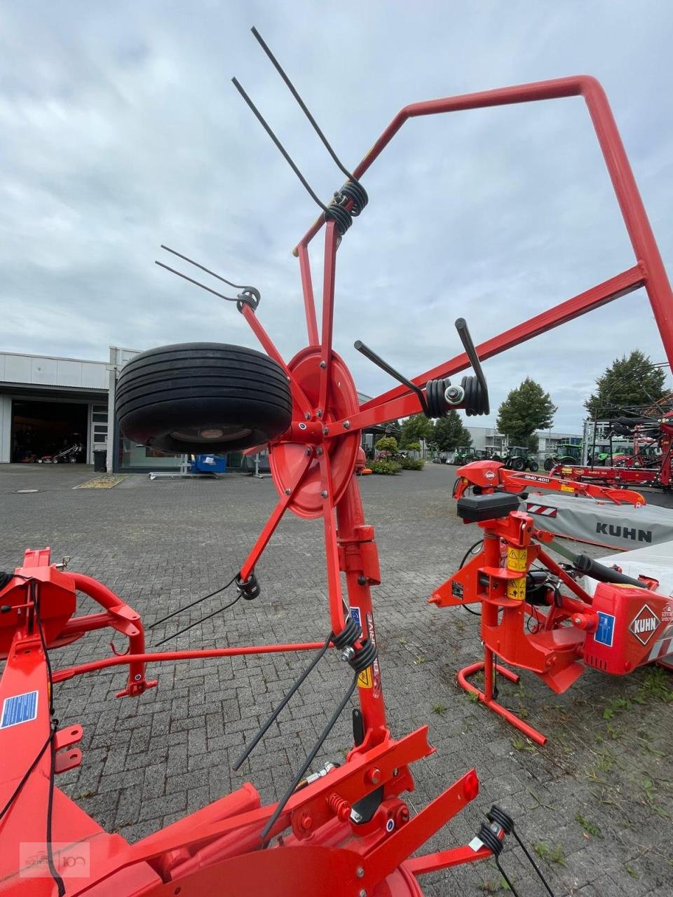 Kreiselheuer of the type Kuhn GF502, Neumaschine in Eslohe–Bremke (Picture 6)