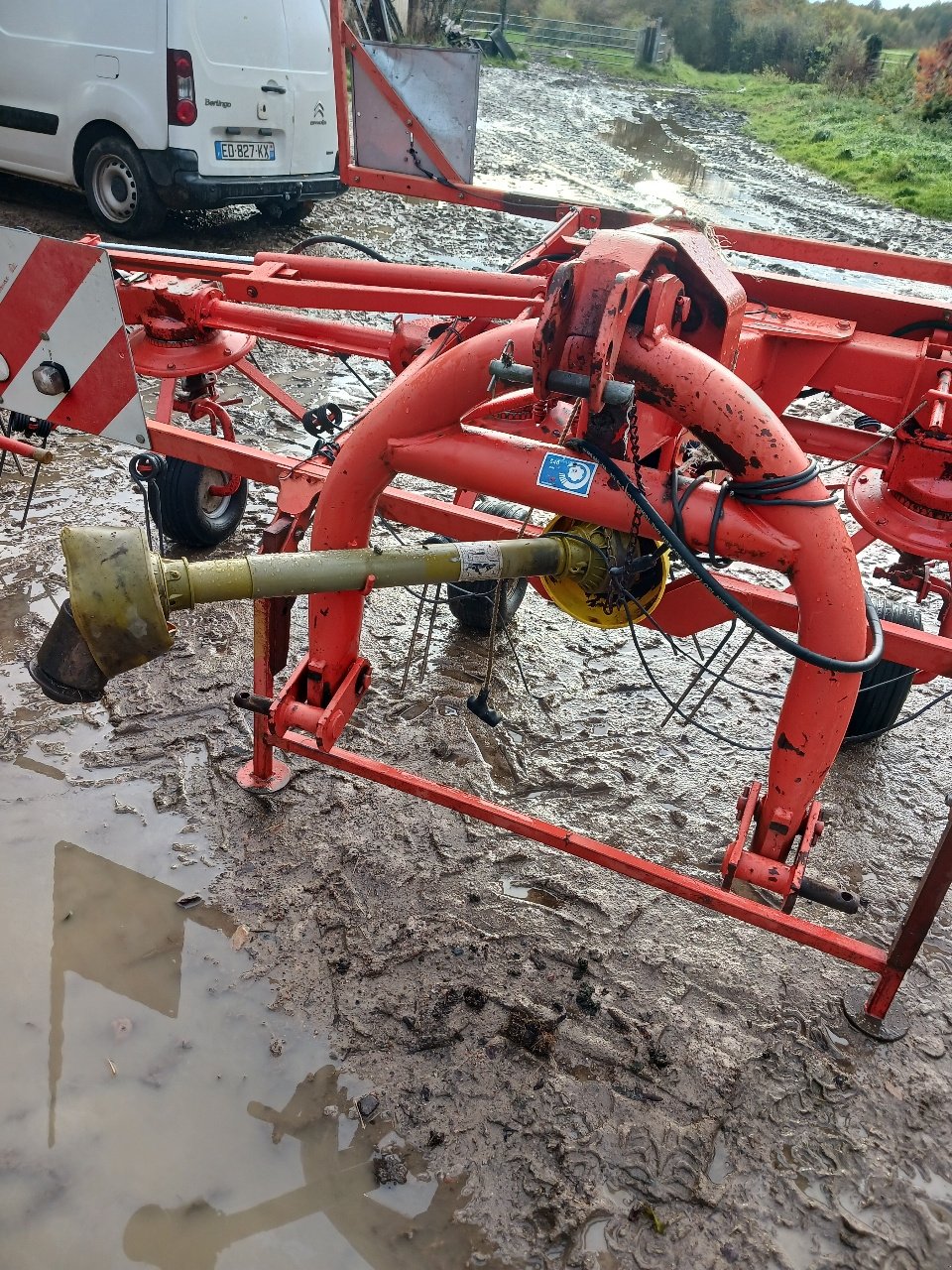 Kreiselheuer van het type Kuhn Gf6301, Gebrauchtmaschine in SAINT HILAIRE EN MORVAN (Foto 7)