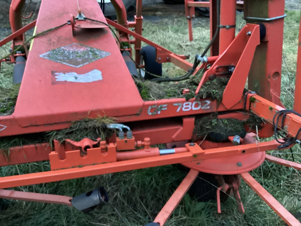 Kreiselheuer du type Kuhn Gf7802, Gebrauchtmaschine en VERNOUX EN VIVARAIS (Photo 5)