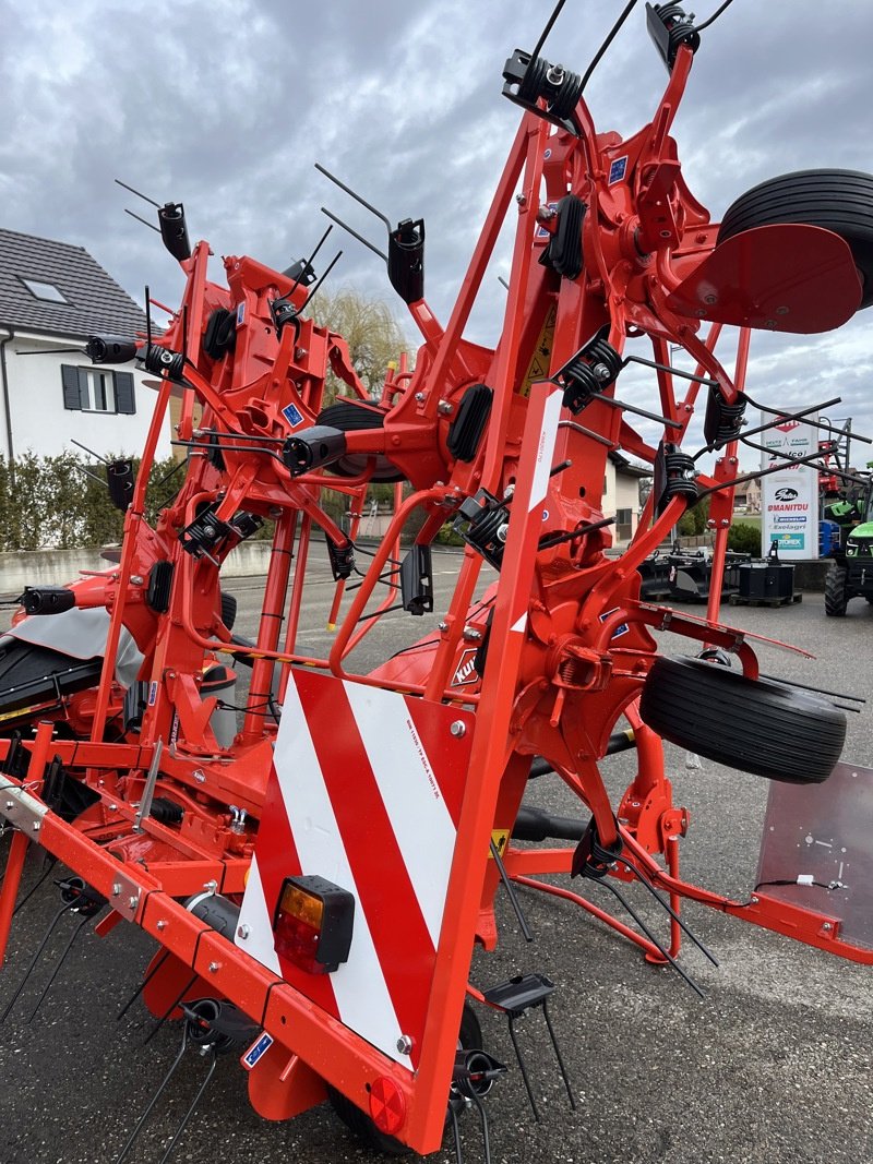 Kreiselheuer des Typs Kuhn GF7903, Neumaschine in Courtedoux (Bild 3)