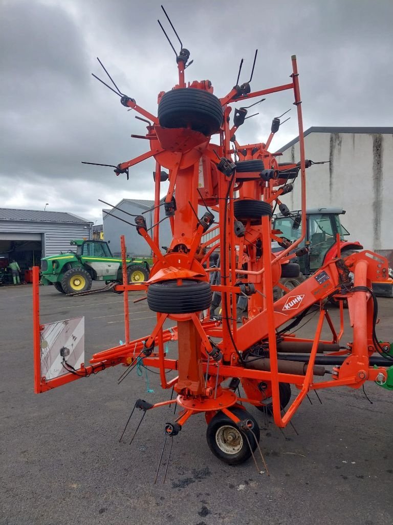 Kreiselheuer Türe ait Kuhn GF8702, Gebrauchtmaschine içinde MAURIAC (resim 2)
