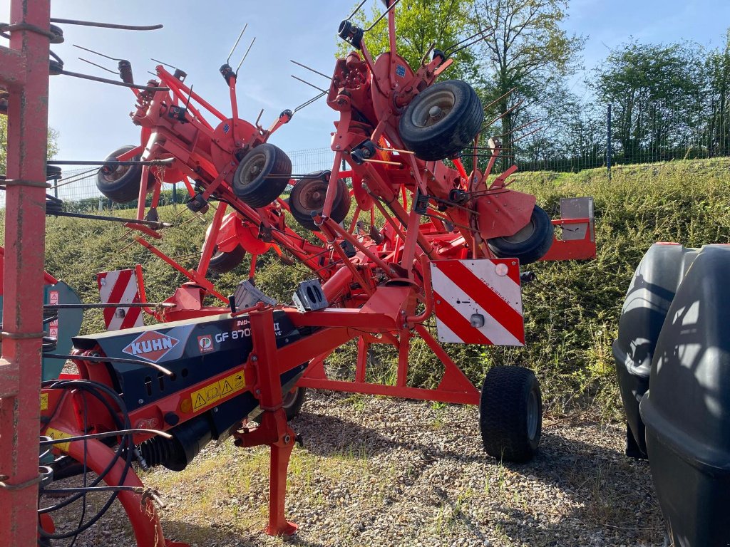 Kreiselheuer του τύπου Kuhn GF8702T GII, Gebrauchtmaschine σε SAINT FLOUR (Φωτογραφία 2)
