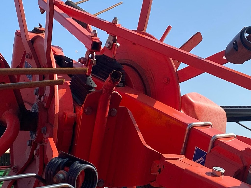 Kreiselheuer του τύπου Kuhn GF8702T GII, Gebrauchtmaschine σε SAINT FLOUR (Φωτογραφία 11)