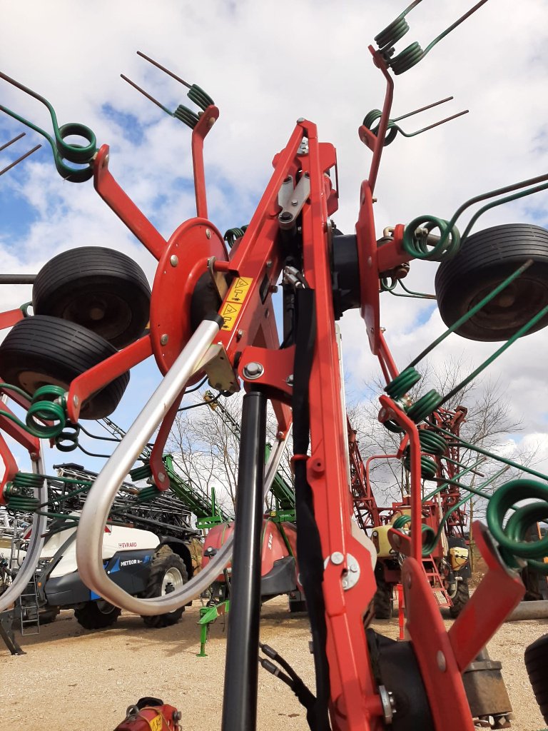 Kreiselheuer des Typs Kverneland 8590, Gebrauchtmaschine in VARENNES VAUZELLES (Bild 2)