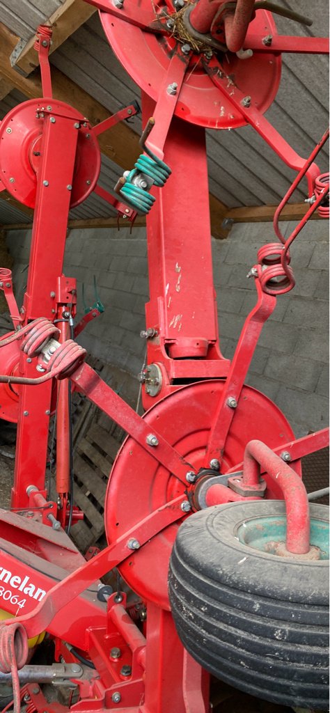 Kreiselheuer des Typs Kverneland Taarup 8064, Gebrauchtmaschine in Nasbinals (Bild 3)