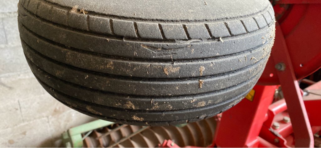 Kreiselheuer des Typs Kverneland Taarup 8064, Gebrauchtmaschine in Nasbinals (Bild 6)