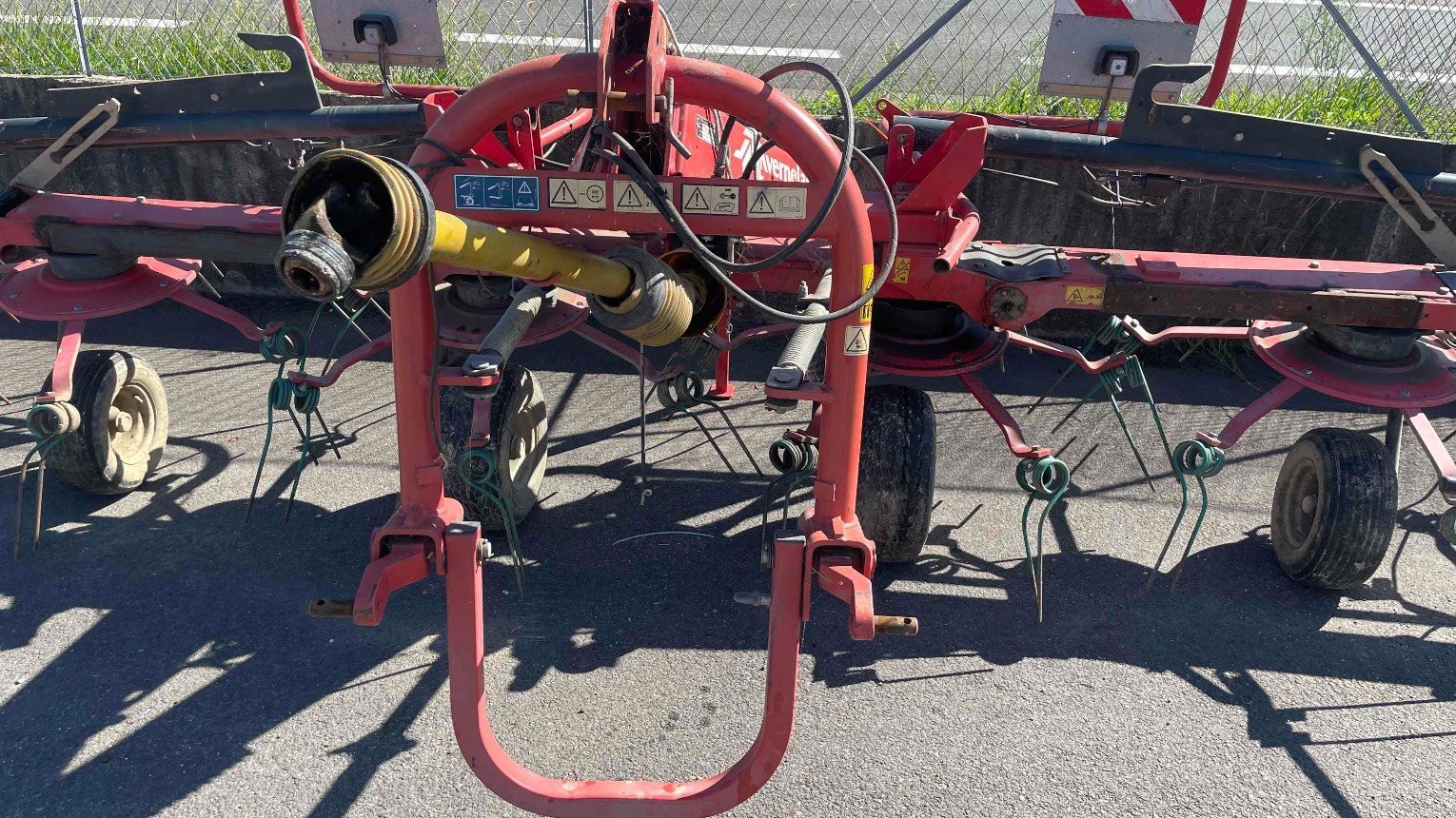 Kreiselheuer Türe ait Kverneland Taarup 8090, Gebrauchtmaschine içinde ST ELIX THEUX (resim 5)