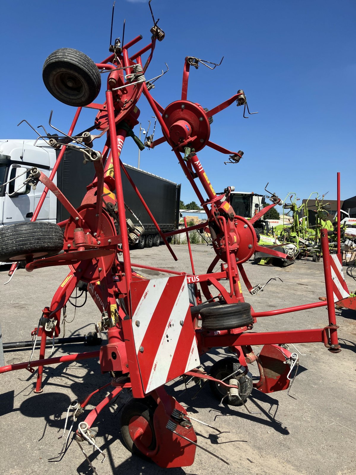 Kreiselheuer typu Lely LOTUS 675, Gebrauchtmaschine v BLENDECQUES (Obrázek 1)