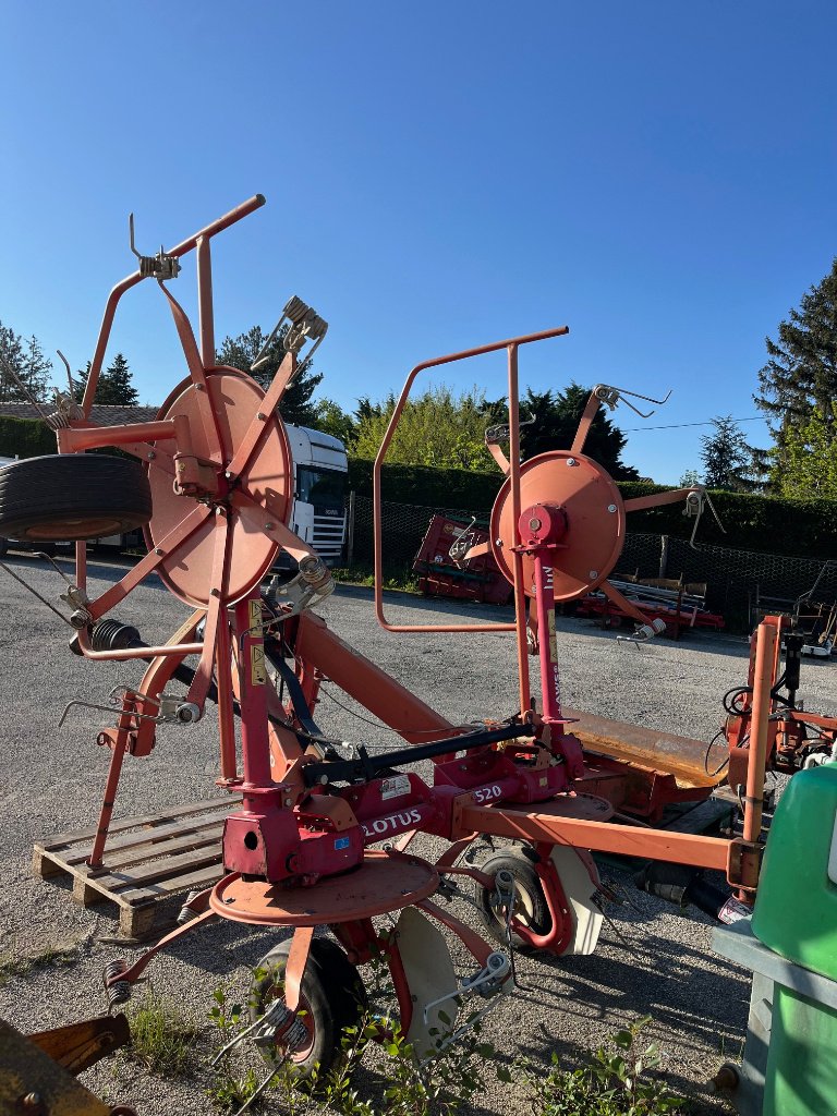 Kreiselheuer des Typs Lely LOTUS STABILO 520, Gebrauchtmaschine in VERNOUX EN VIVARAIS (Bild 2)