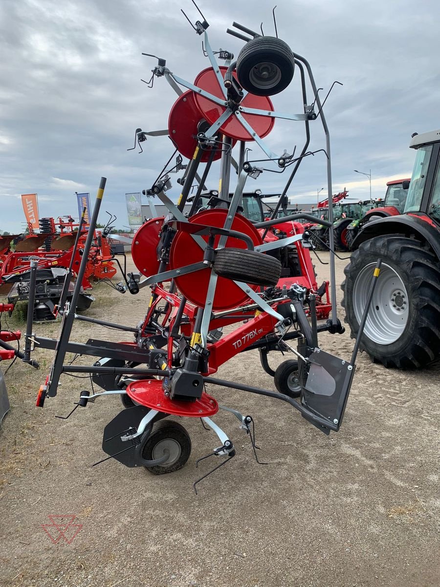 Kreiselheuer Türe ait Massey Ferguson Massey Ferguson TD776XDN, Neumaschine içinde Schwechat (resim 3)