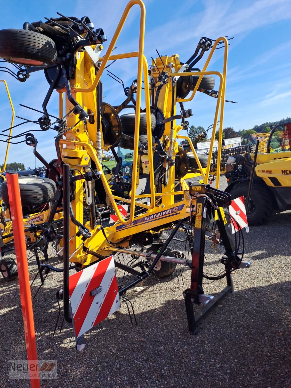 Kreiselheuer des Typs New Holland Proted 880, Neumaschine in Bad Waldsee Mennisweiler (Bild 1)