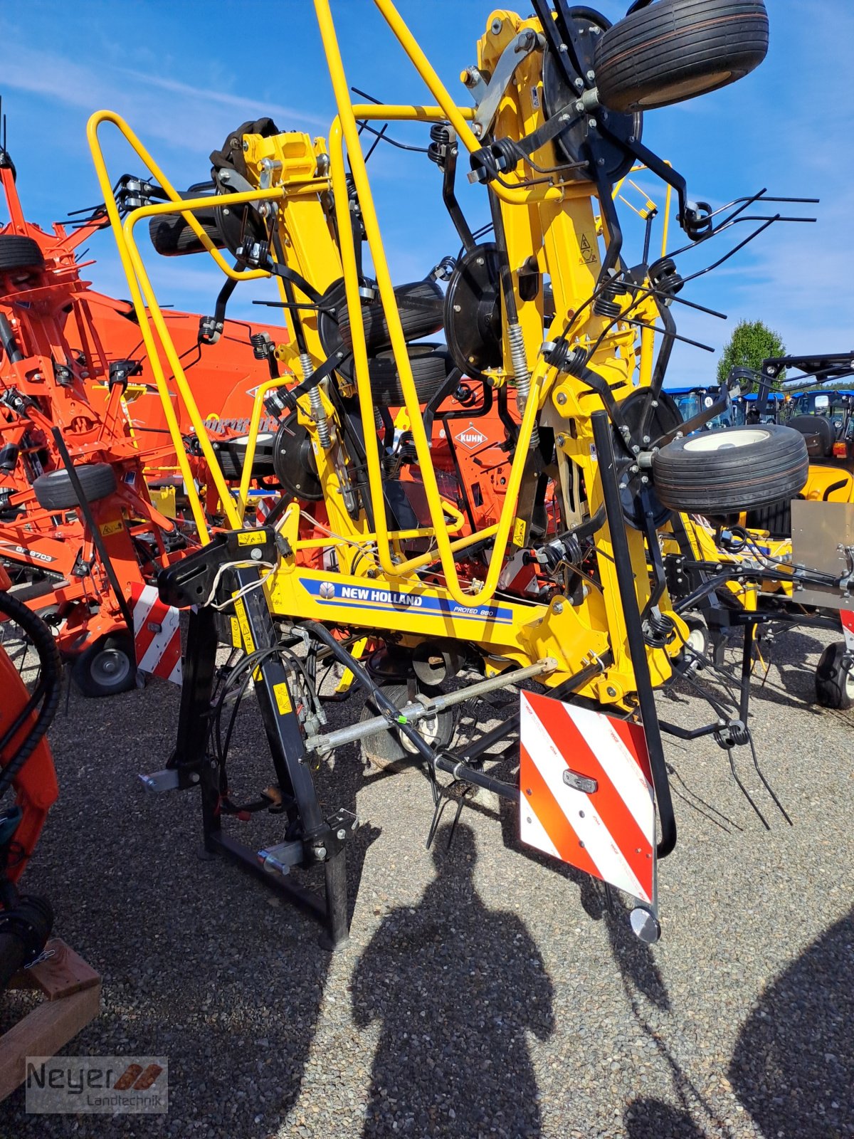 Kreiselheuer des Typs New Holland Proted 880, Neumaschine in Bad Waldsee Mennisweiler (Bild 2)