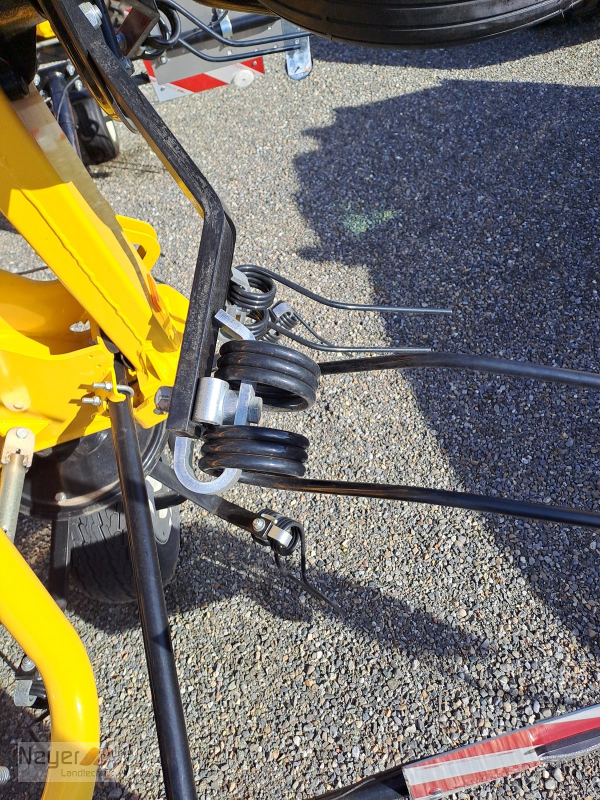 Kreiselheuer des Typs New Holland Proted 880, Neumaschine in Bad Waldsee Mennisweiler (Bild 3)