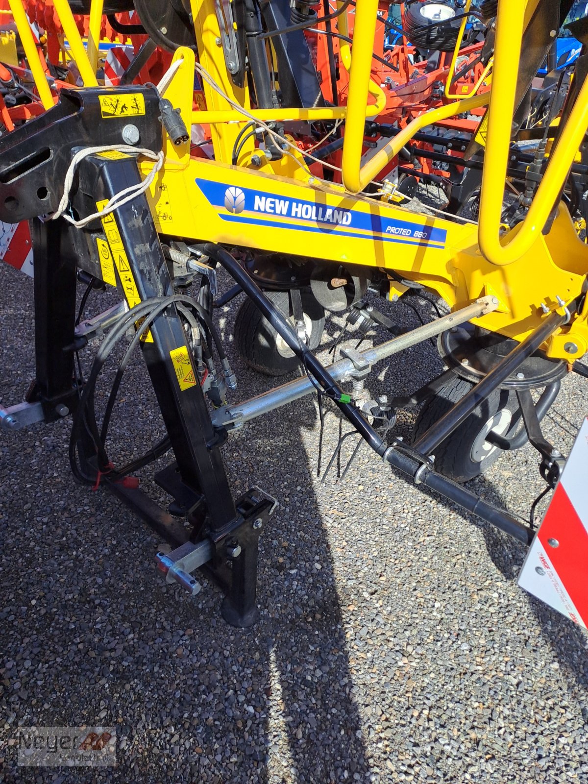 Kreiselheuer des Typs New Holland Proted 880, Neumaschine in Bad Waldsee Mennisweiler (Bild 4)