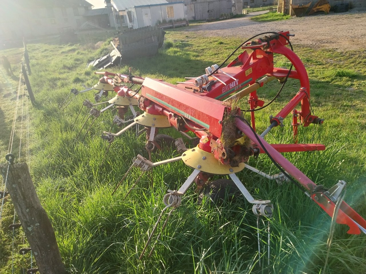 Kreiselheuer des Typs Pöttinger Eurohit 69, Gebrauchtmaschine in SAINT LOUP (Bild 3)