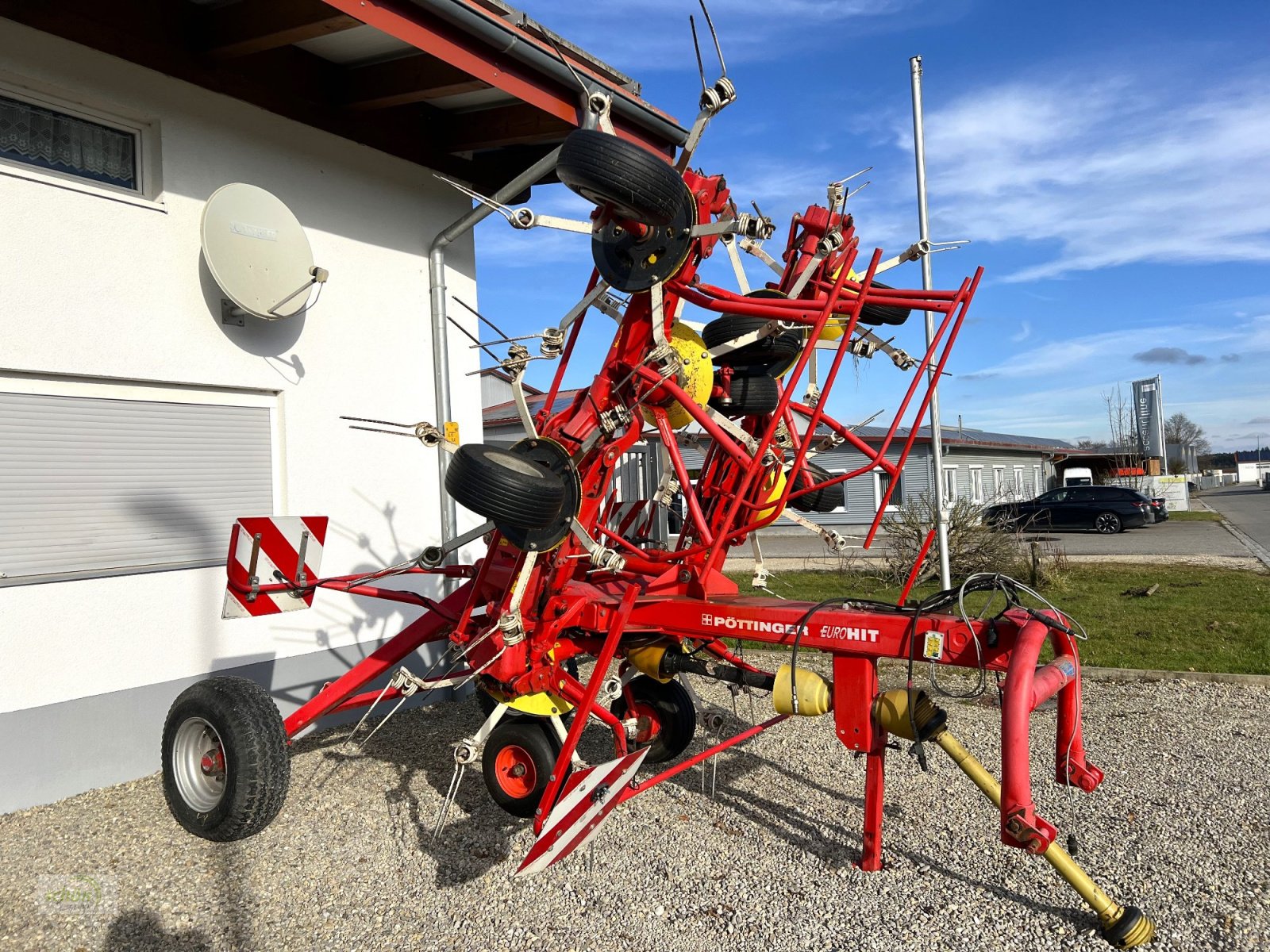 Kreiselheuer des Typs Pöttinger Eurohit 91 AZ - ein 8-er Kreiselheuer mit hydraulisch-klappbarem Transportfahrgestell, Gebrauchtmaschine in Burgrieden (Bild 4)